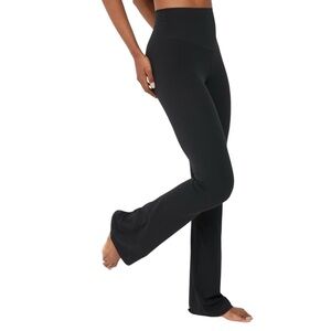 NWT OFFLINE by Aerie Real Me Xtra High Waisted Bootcut Leggings Black L SHORT